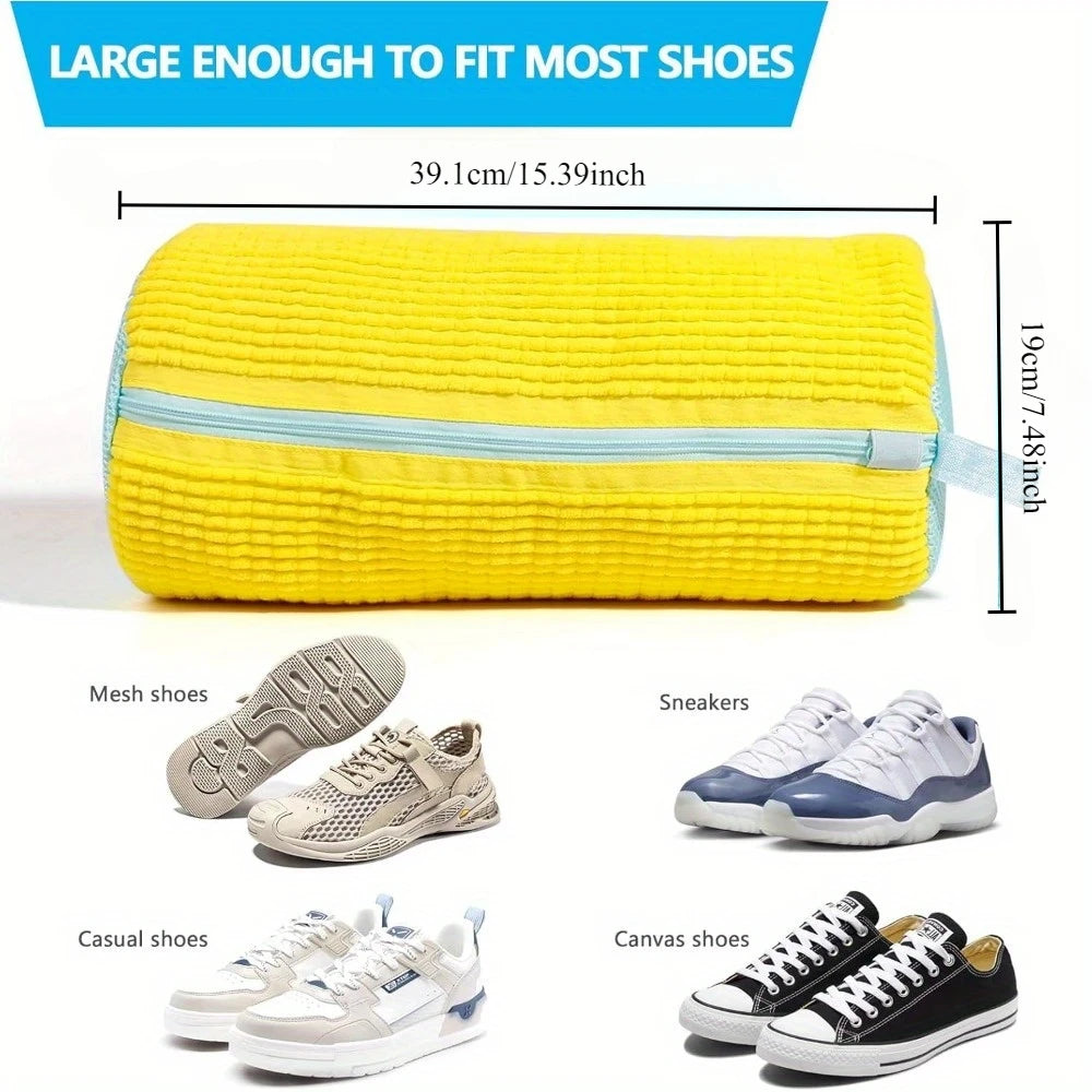 Robuster  Schuh Waschbeutel - passend für alle Schuhtypen. Stylisch in Gelb mit blauem Reißverschluss. Perfekt für Sneaker und Freizeitschuhe